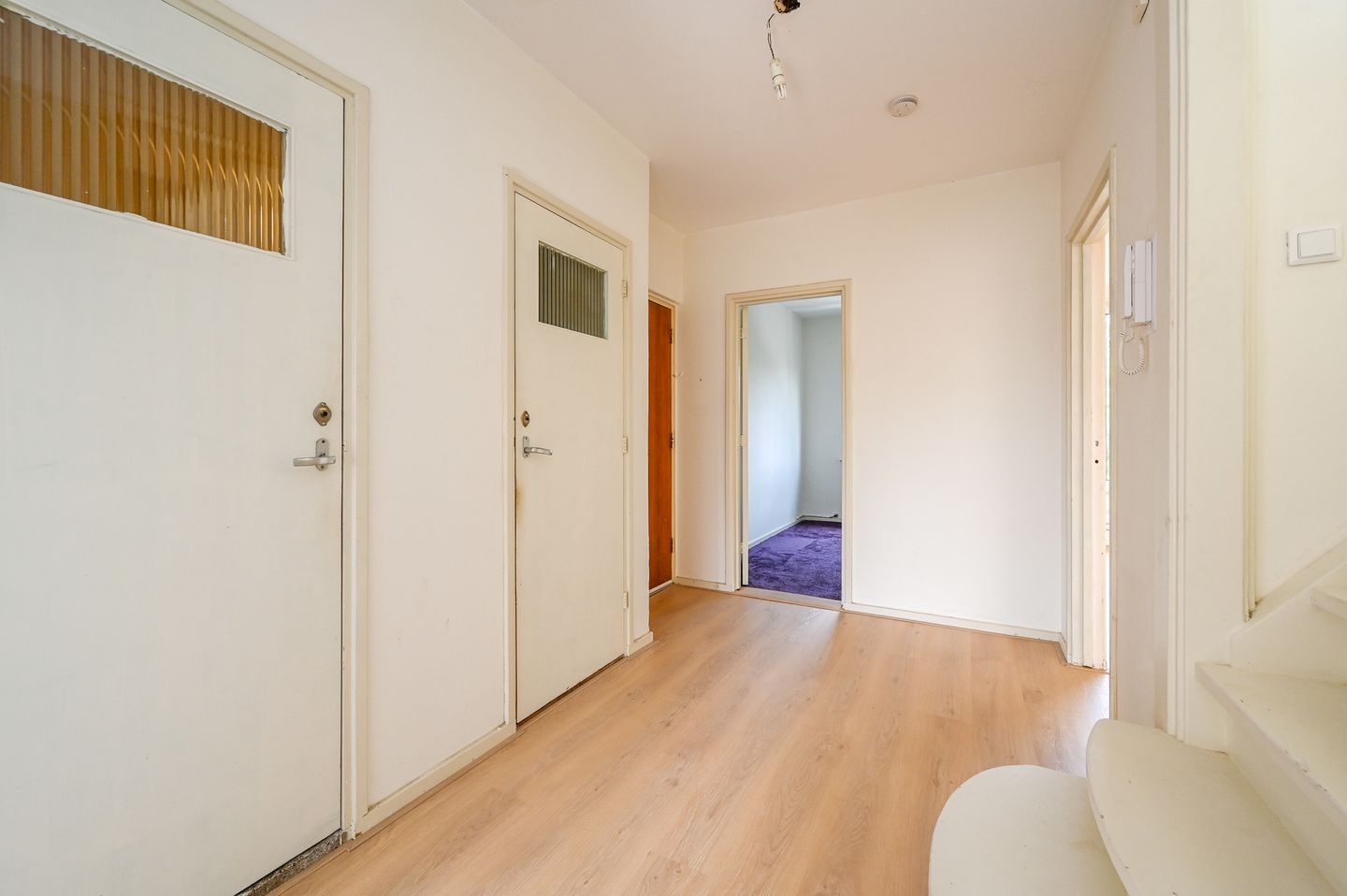 Spacious double upper apartment with water views in Rijswijk — 14