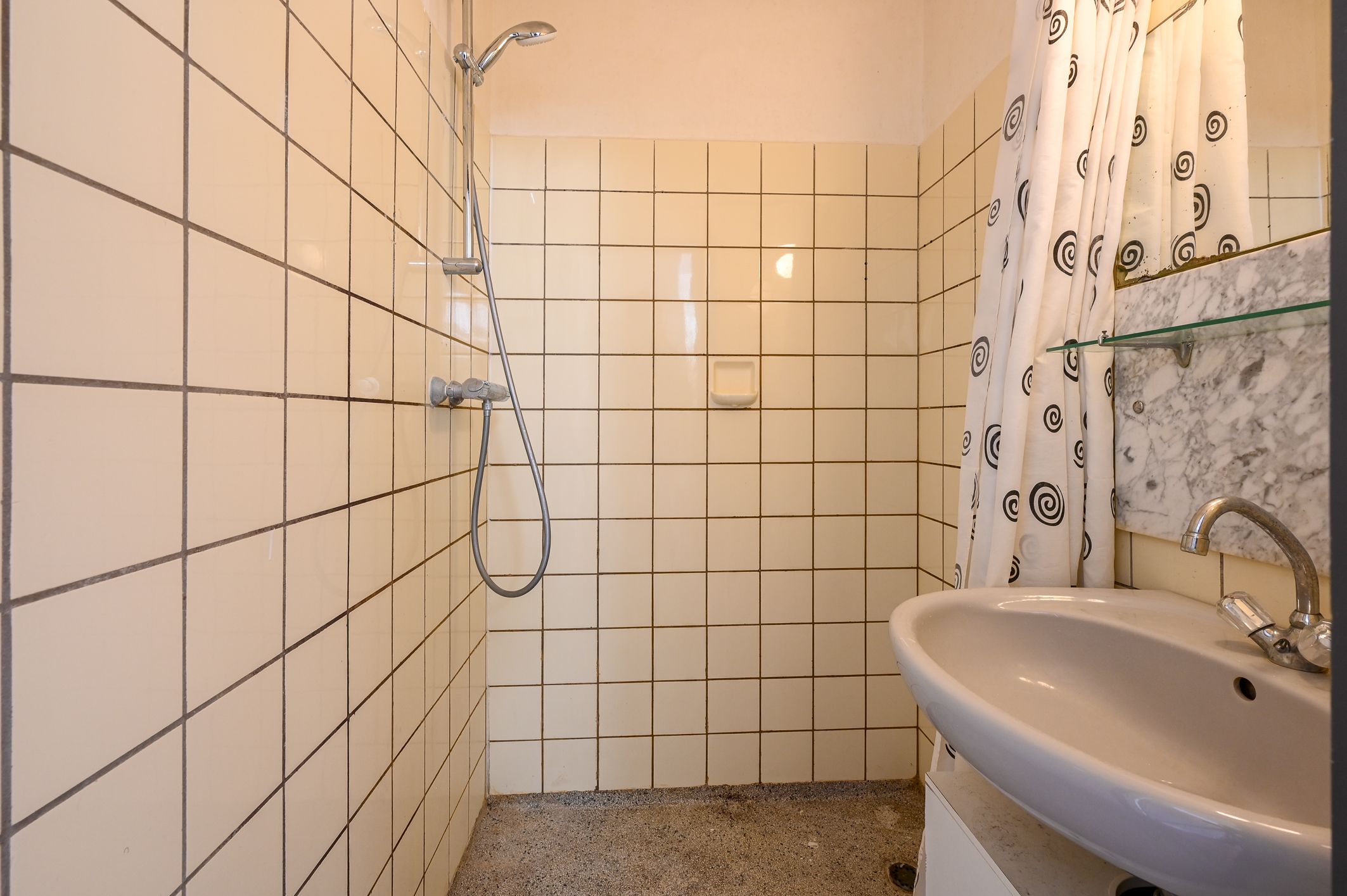 Spacious double upper apartment with water views in Rijswijk — 15