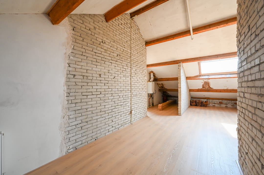 Spacious double upper apartment with water views in Rijswijk — 26