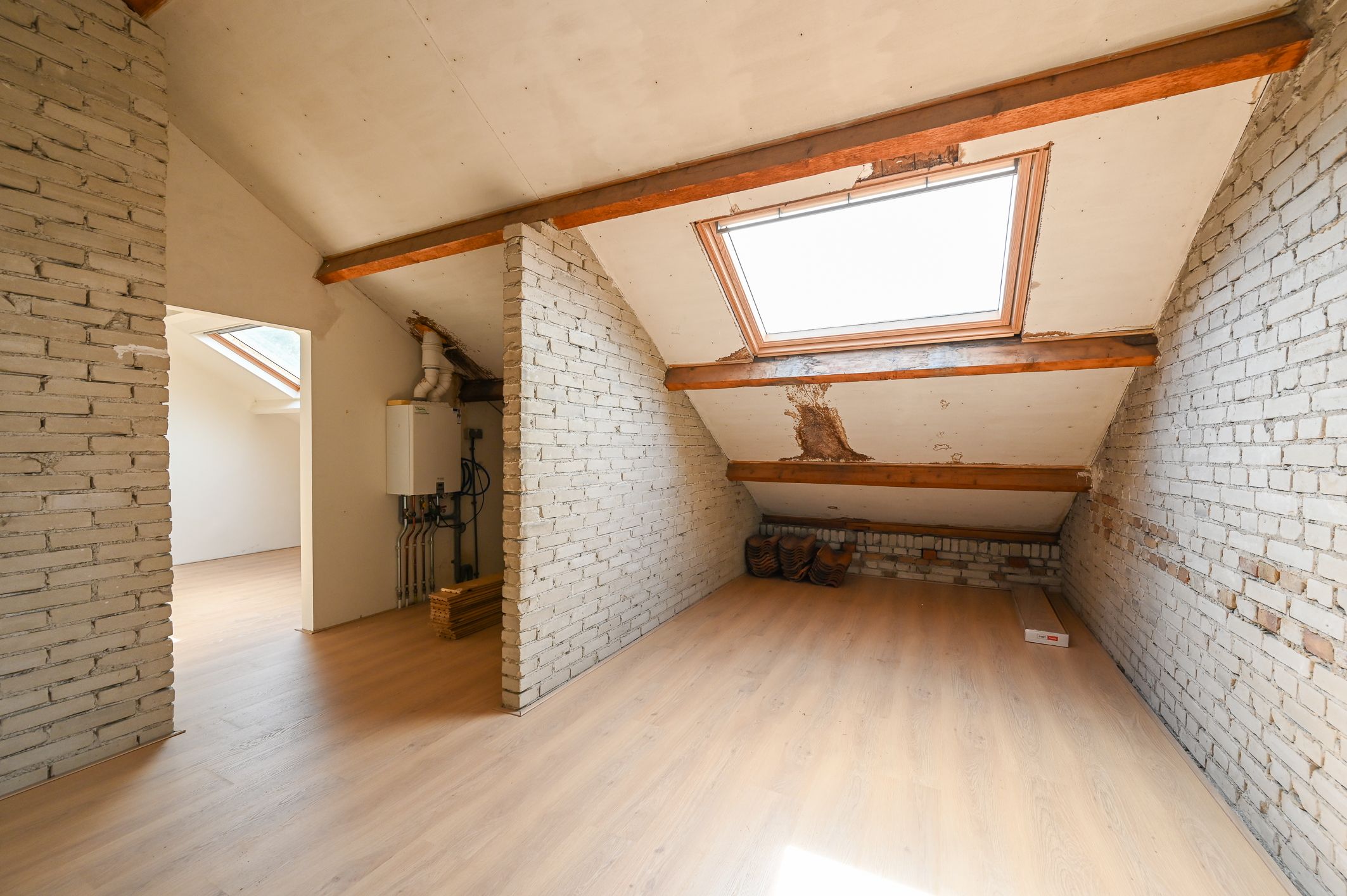 Spacious double upper apartment with water views in Rijswijk — 24