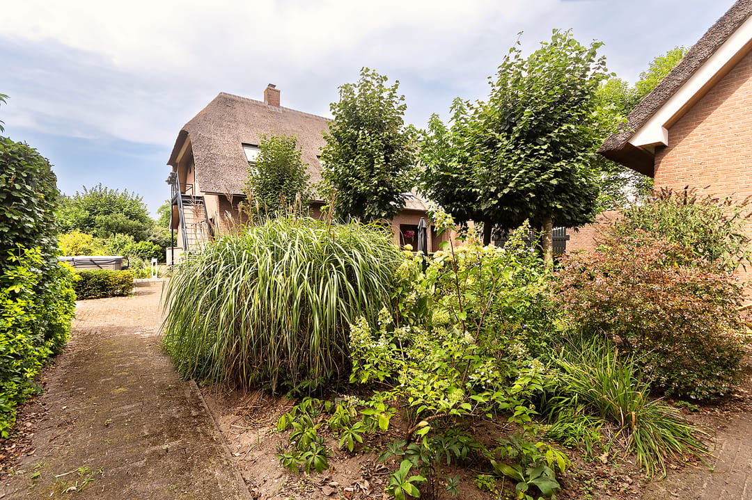 Spacious Thatched Villa Adjacent to Nature Reserve De Elshof — 71