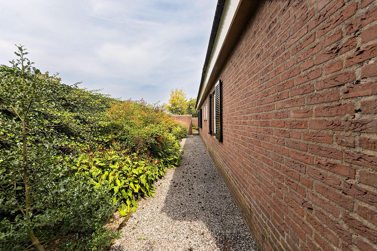 Spacious Thatched Villa Adjacent to Nature Reserve De Elshof — 80