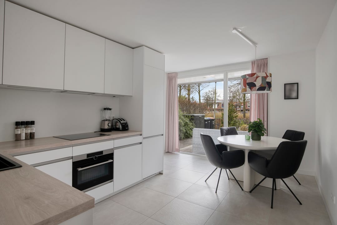Move-in Ready Terraced Home with Four Bedrooms in Zeewolde — 31