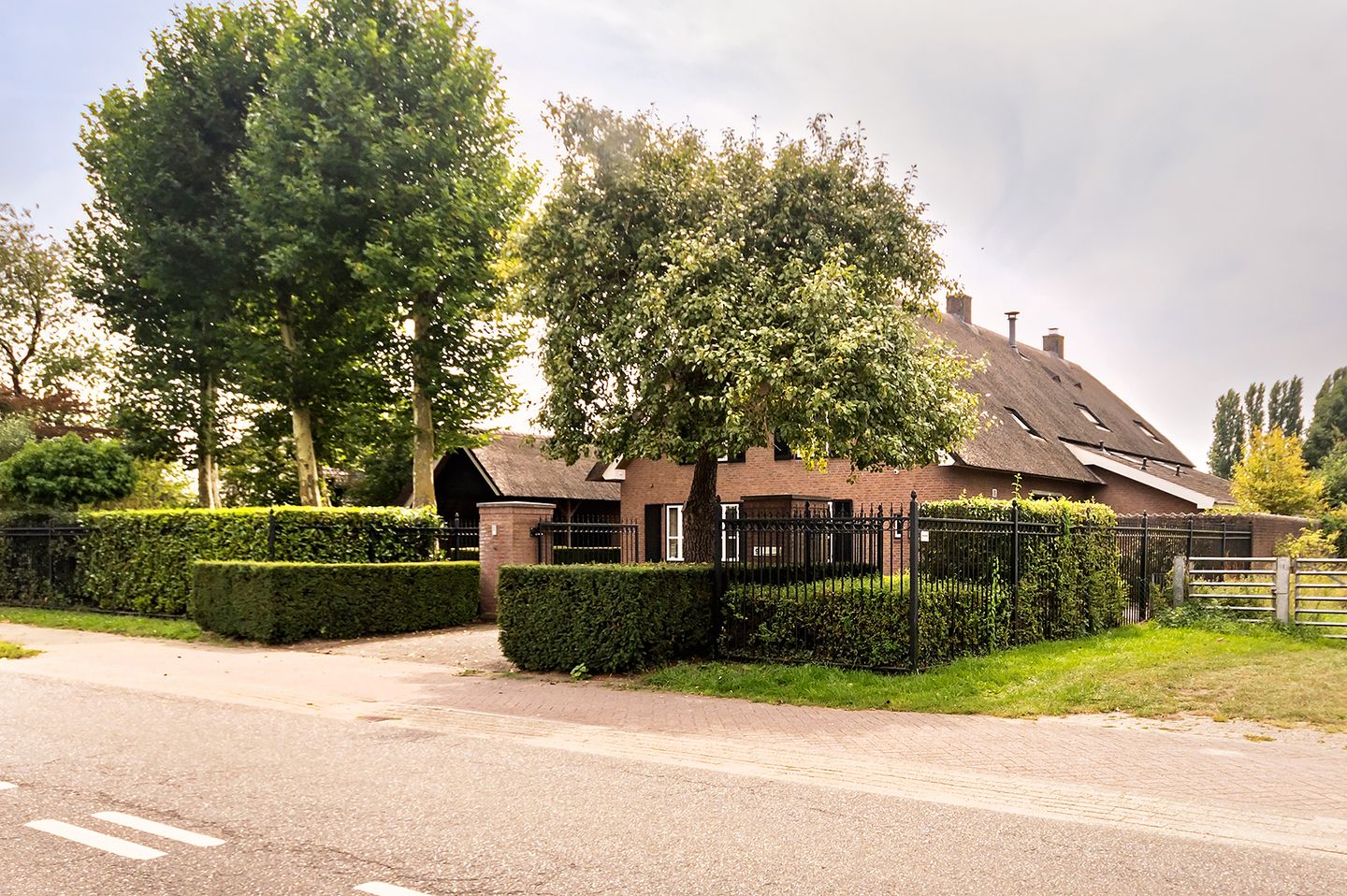 Spacious Thatched Villa Adjacent to Nature Reserve De Elshof — 59