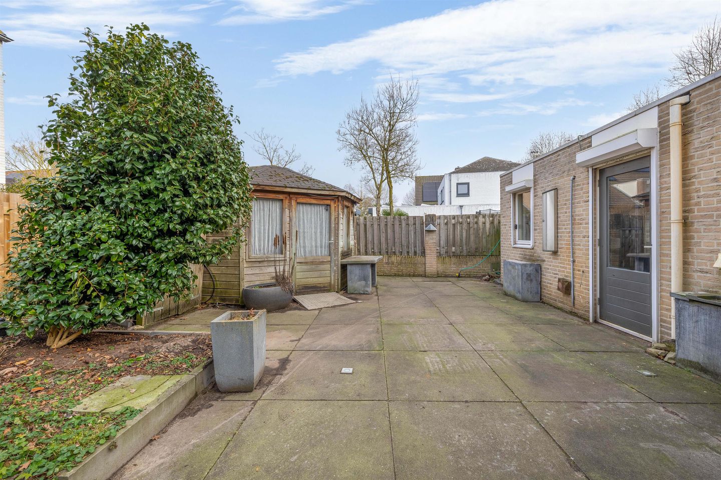 Spacious Corner-Plot Semi-Detached Family Home with Garage and Sunny Garden — 35