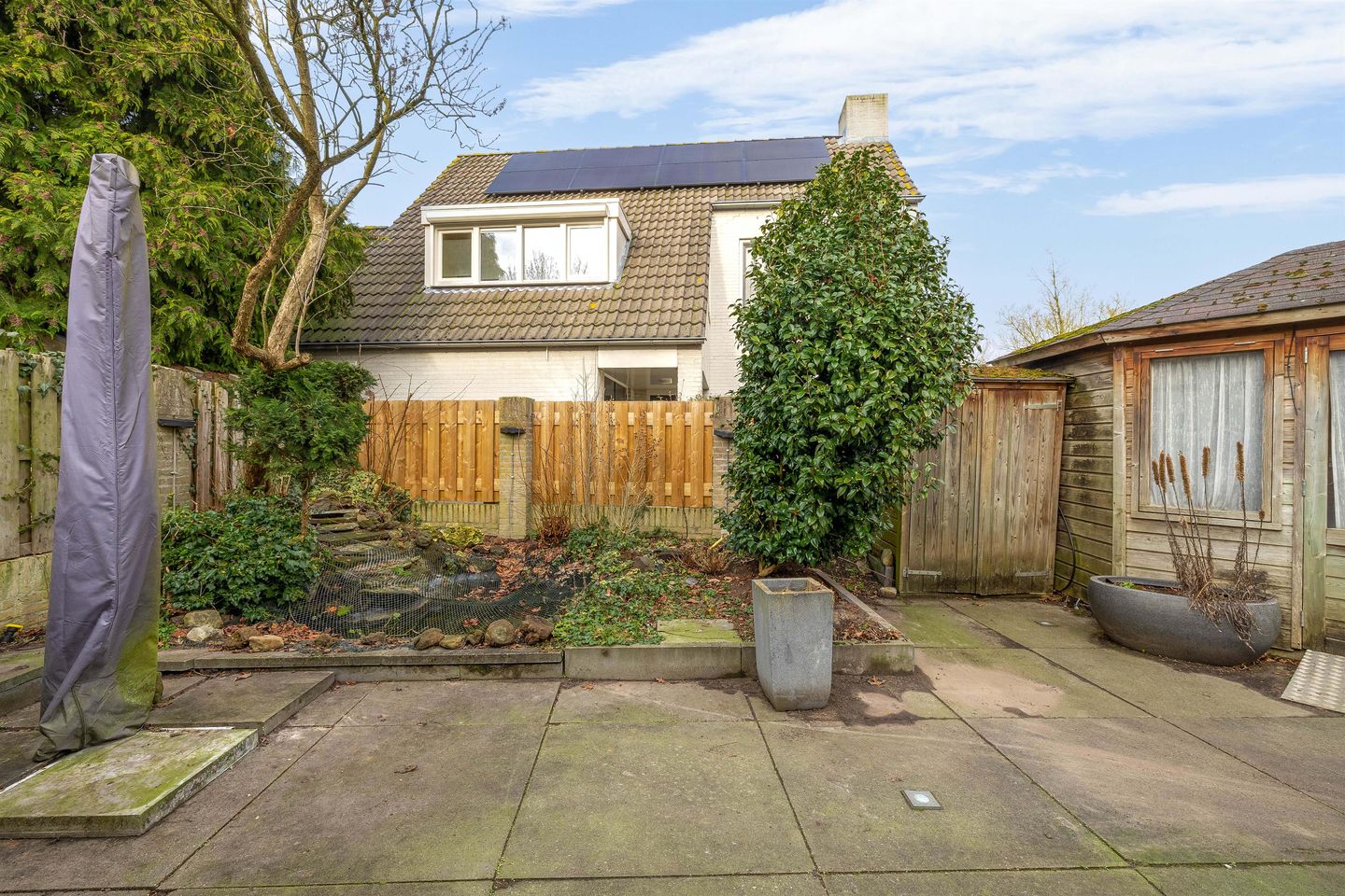 Spacious Corner-Plot Semi-Detached Family Home with Garage and Sunny Garden — 34