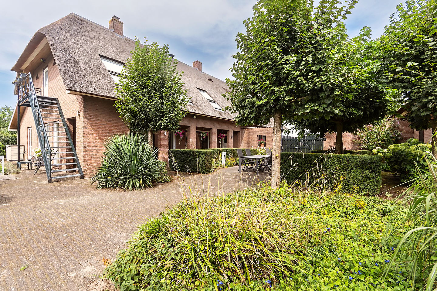 Spacious Thatched Villa Adjacent to Nature Reserve De Elshof — 70