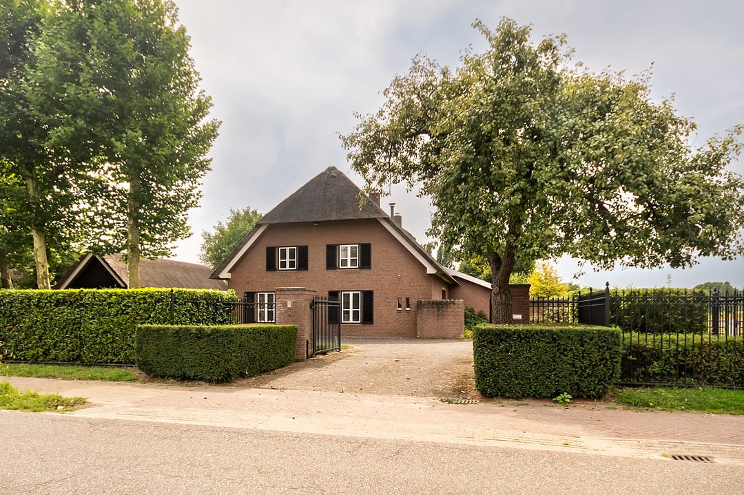 Spacious Thatched Villa Adjacent to Nature Reserve De Elshof — 58