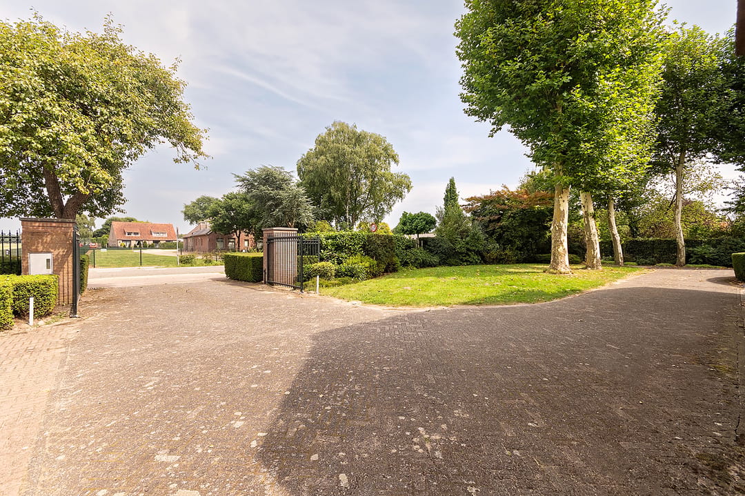 Spacious Thatched Villa Adjacent to Nature Reserve De Elshof — 62