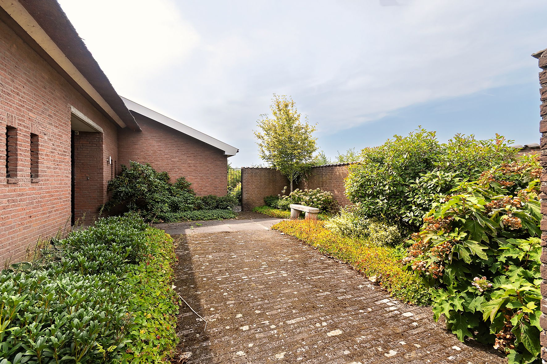 Spacious Thatched Villa Adjacent to Nature Reserve De Elshof — 60