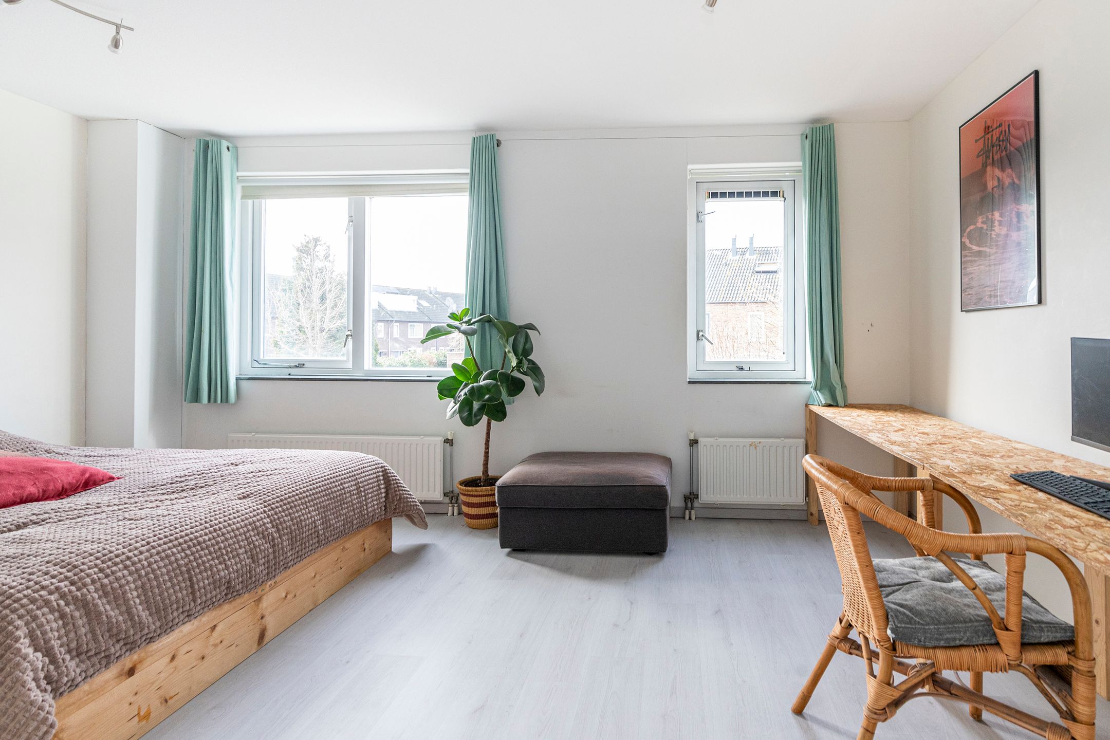 Spacious family home with sunny southwest-facing garden in quiet residential setting — 21