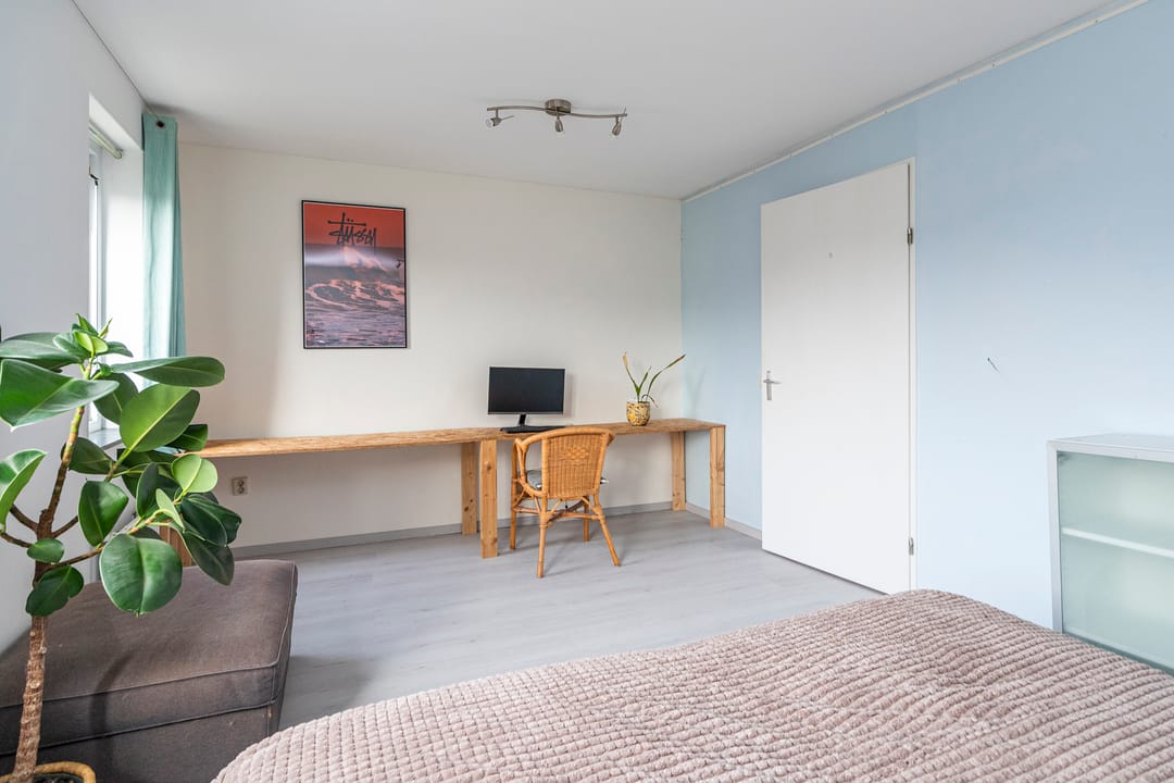 Spacious family home with sunny southwest-facing garden in quiet residential setting — 22