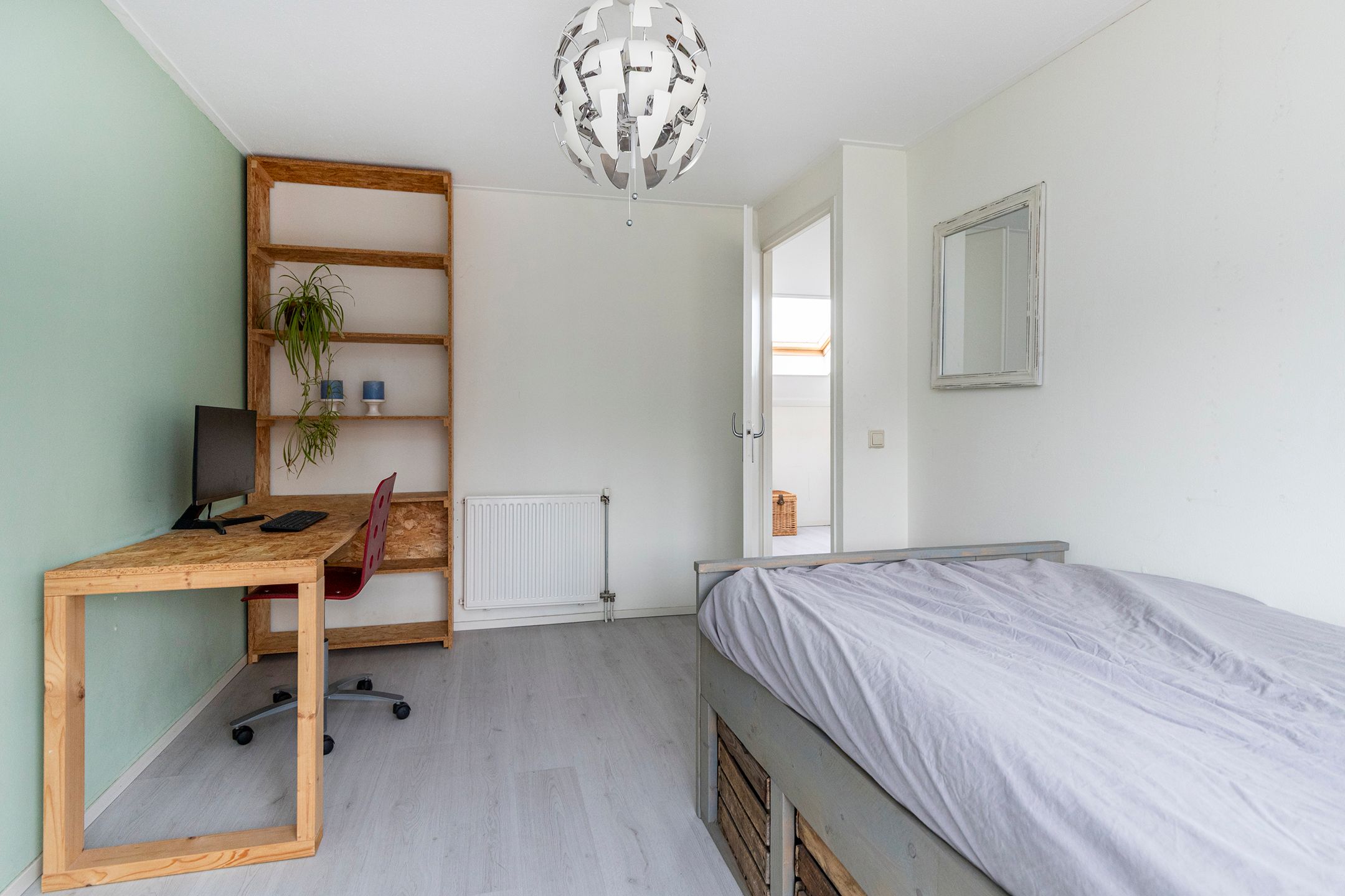 Spacious family home with sunny southwest-facing garden in quiet residential setting — 27