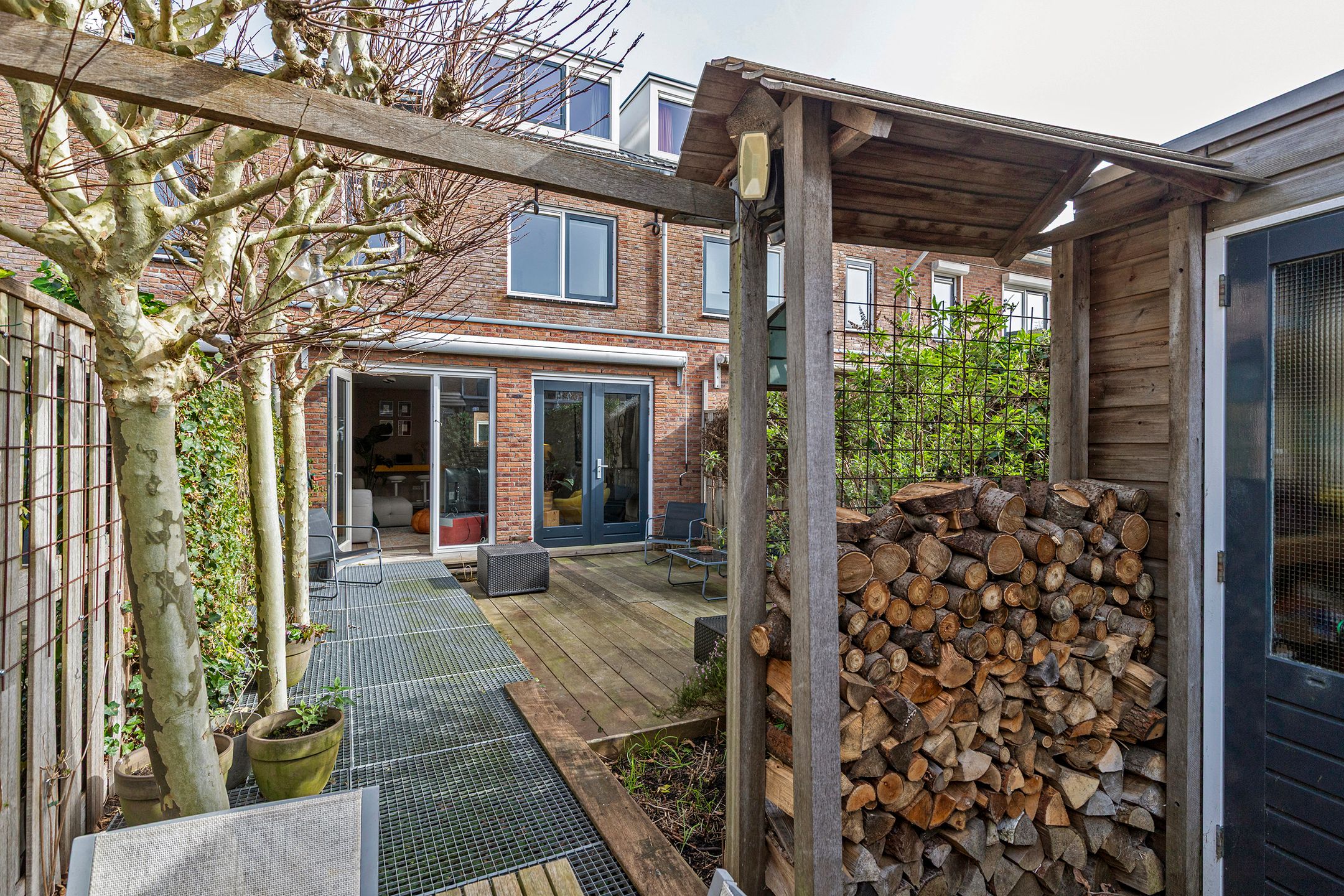 Spacious family home with sunny southwest-facing garden in quiet residential setting — 15