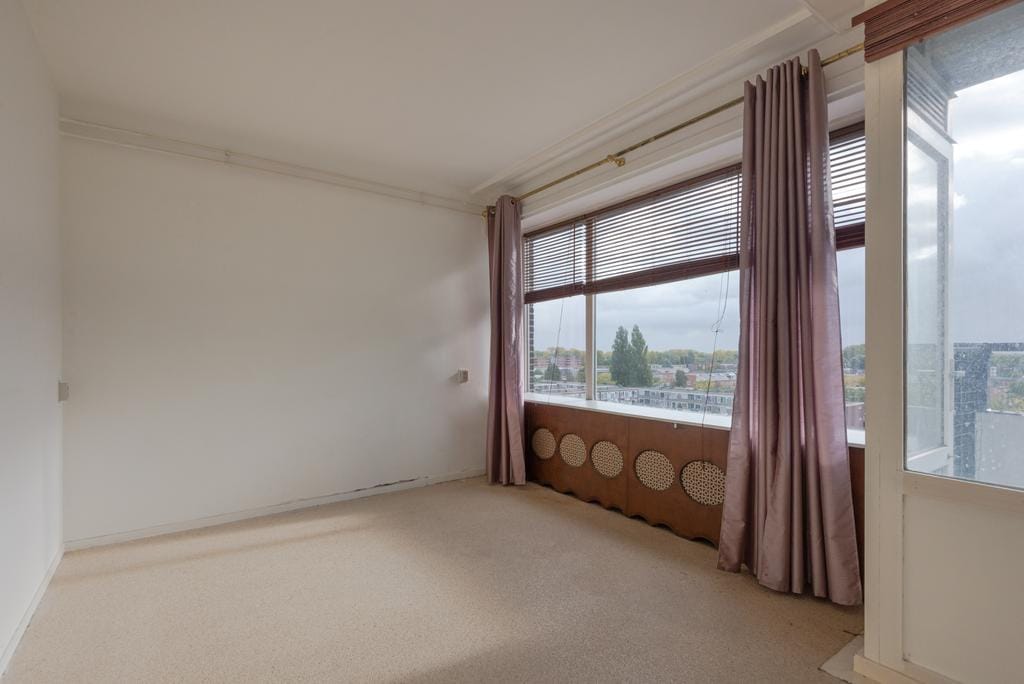 Cozy 2-Room Corner Apartment with Fantastic Views and Lift — 13