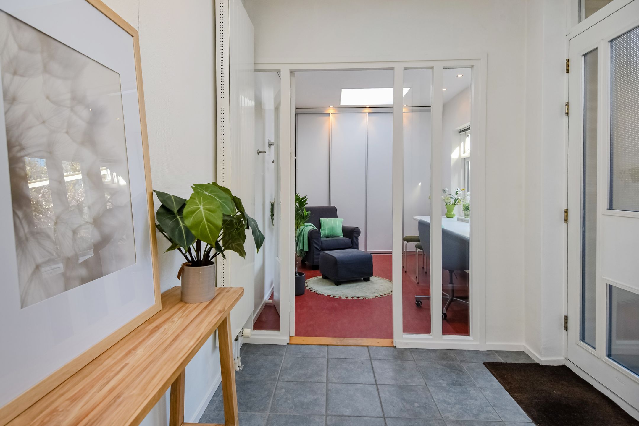 Bright and spacious family home with garden and waterfront views in sought-after Delft neighborhood — 24