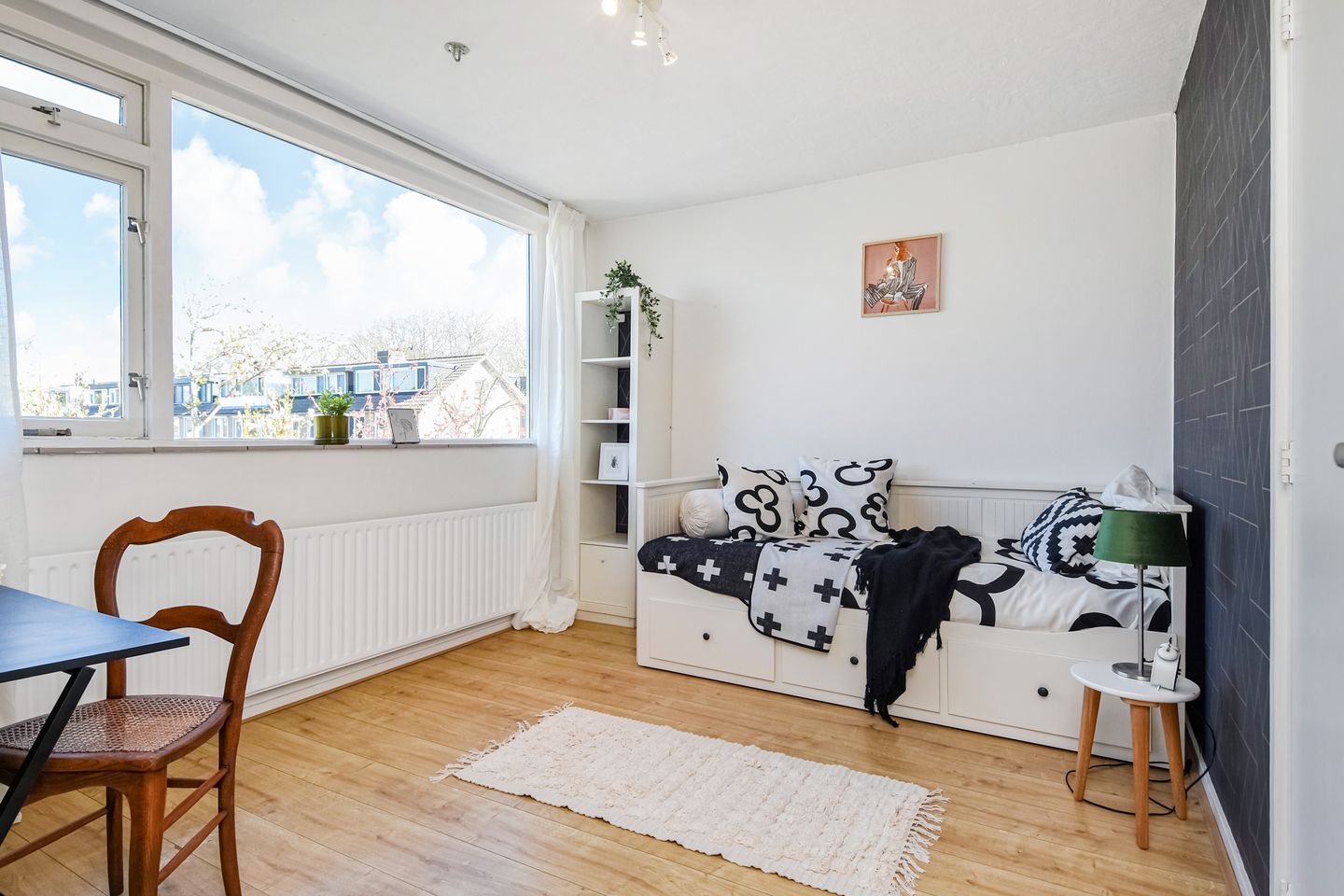 Bright and spacious family home with garden and waterfront views in sought-after Delft neighborhood — 34