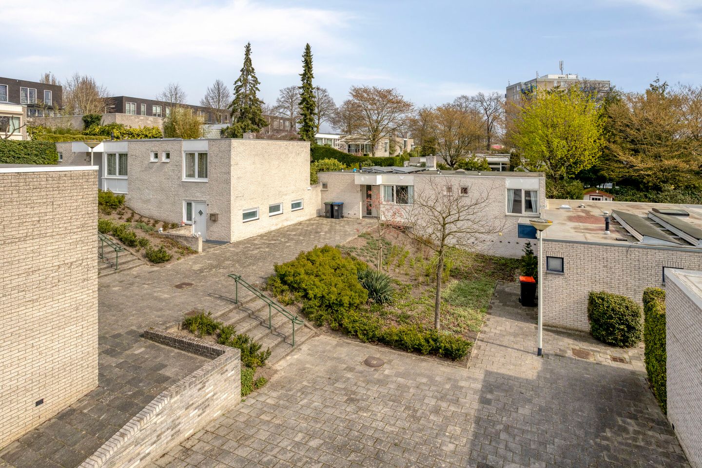 Life-cycle proof bungalow with spacious souterrain in green residential area — 50