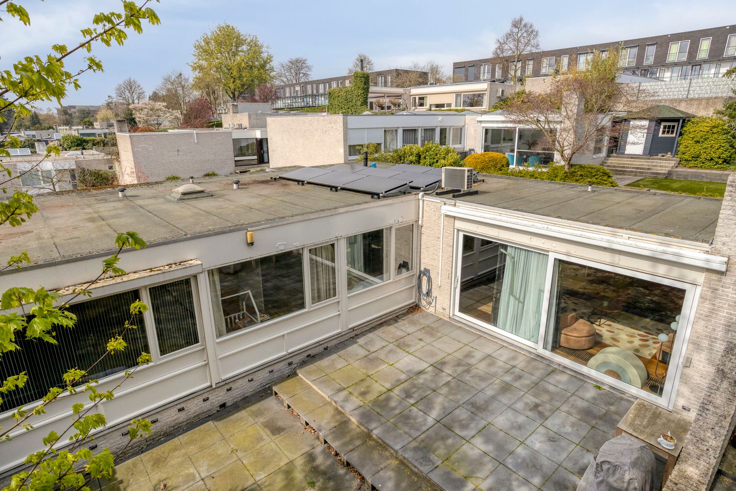 Life-cycle proof bungalow with spacious souterrain in green residential area — 44