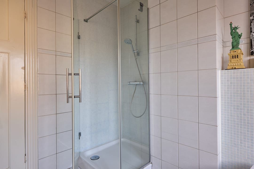 Spacious Townhouse with Five Bedrooms and Luxury Finishes in Leeuwendaal — 43