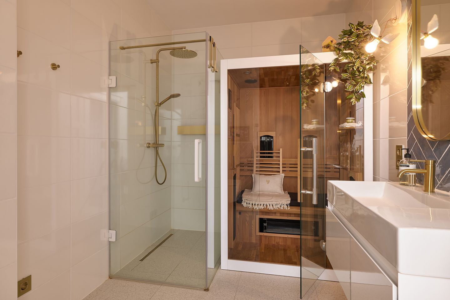 Spacious Townhouse with Five Bedrooms and Luxury Finishes in Leeuwendaal — 55