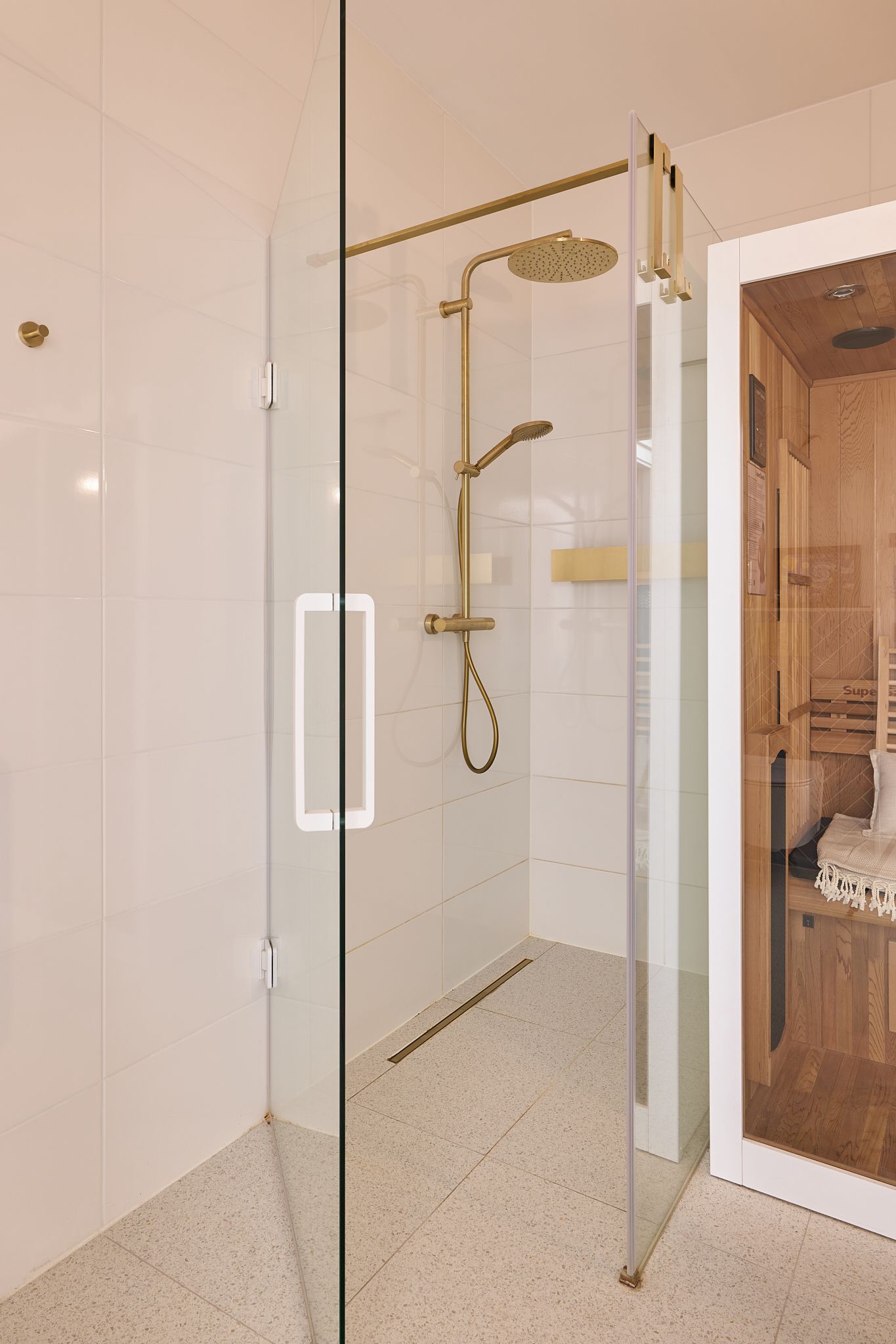 Spacious Townhouse with Five Bedrooms and Luxury Finishes in Leeuwendaal — 57