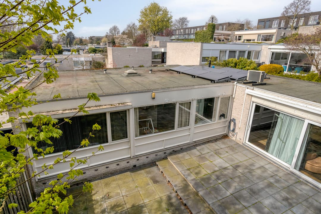 Life-cycle proof bungalow with spacious souterrain in green residential area — 46