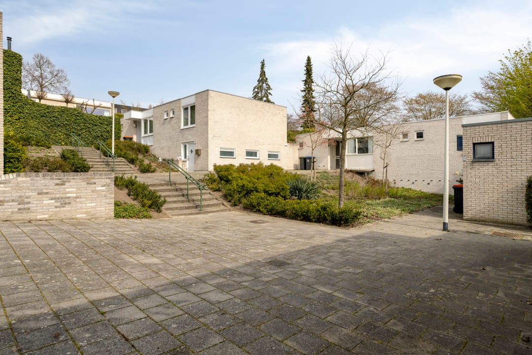 Life-cycle proof bungalow with spacious souterrain in green residential area — 47