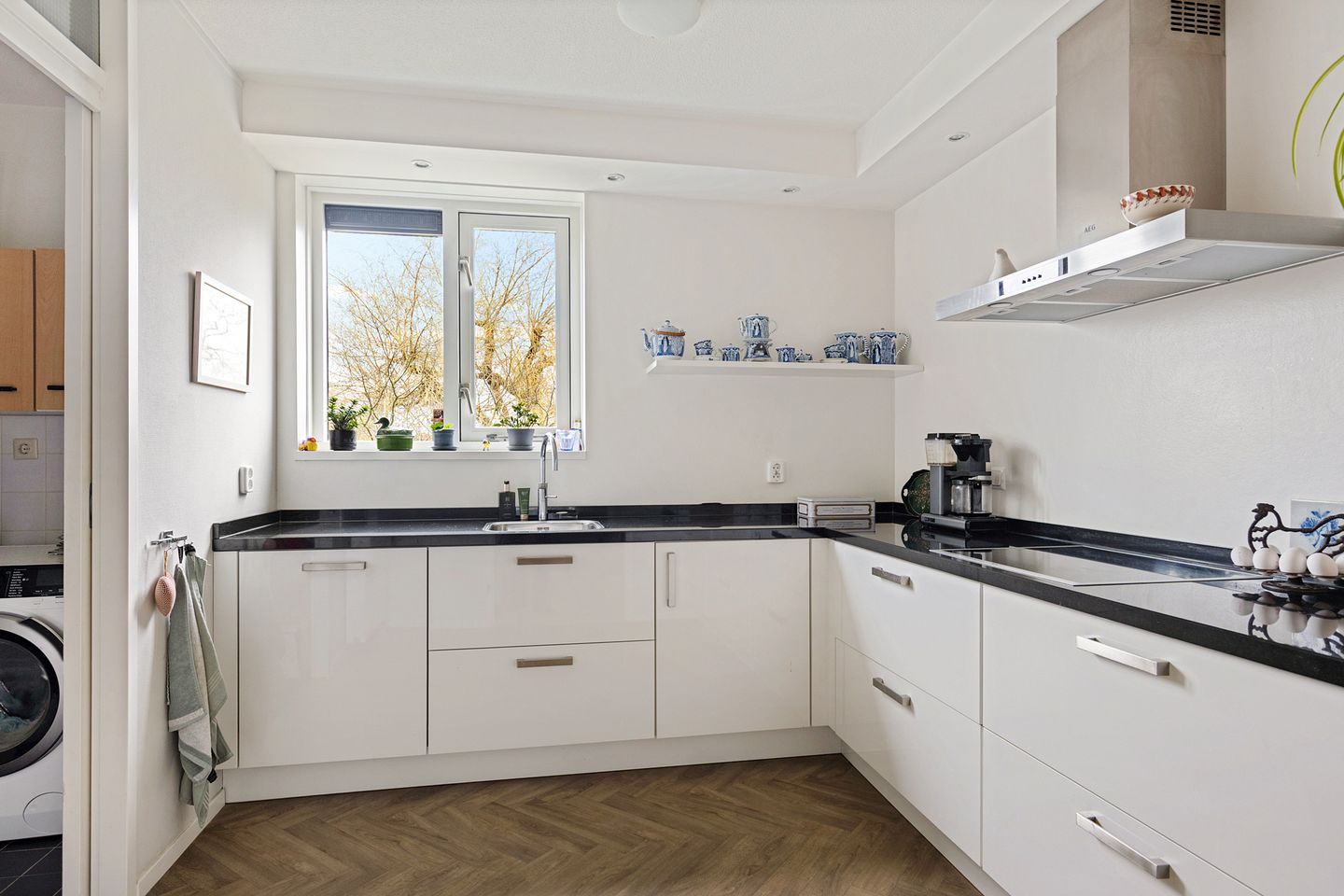 Photo 4 of Emmastraat 46