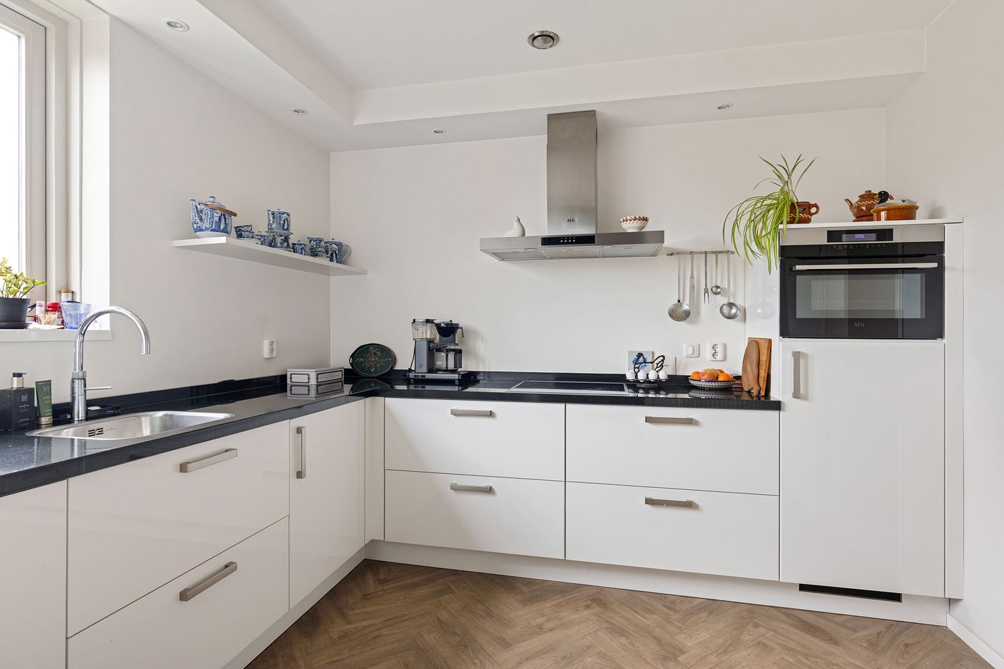 Photo 14 of Emmastraat 46