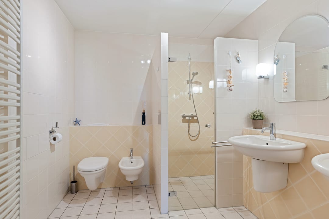 Photo 22 of Emmastraat 46