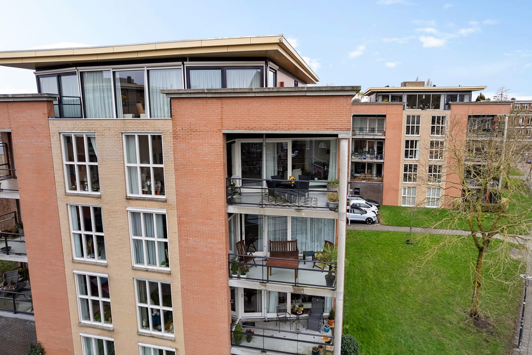 Photo 2 of Emmastraat 46