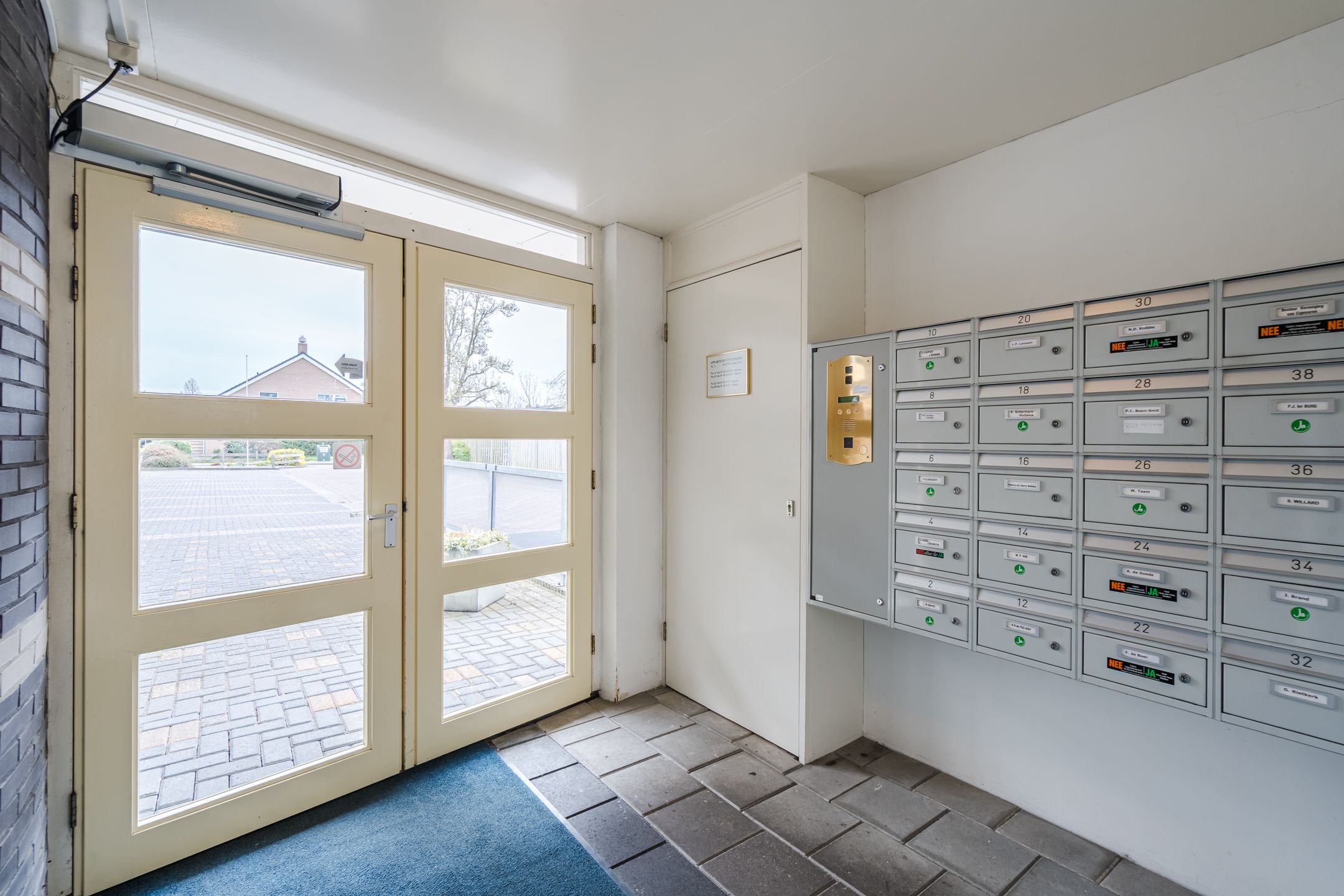 Spacious ground floor apartment with sunny west-facing garden in Sint Pancras — 30