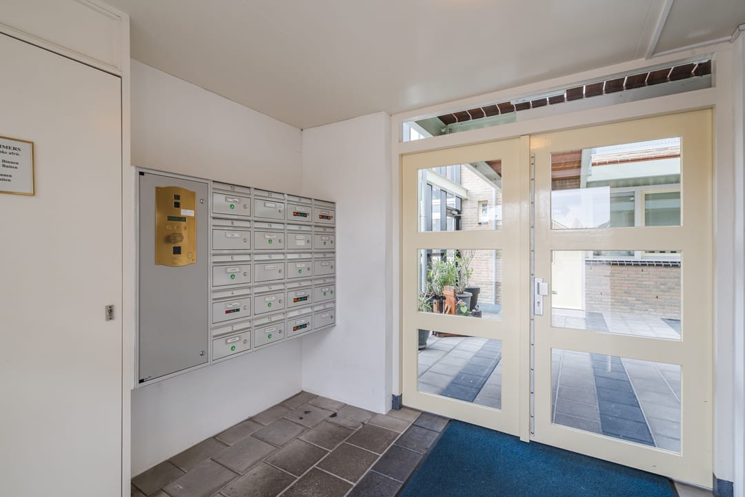 Spacious ground floor apartment with sunny west-facing garden in Sint Pancras — 31