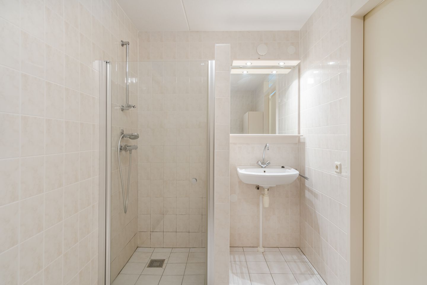 Spacious ground floor apartment with sunny west-facing garden in Sint Pancras — 19