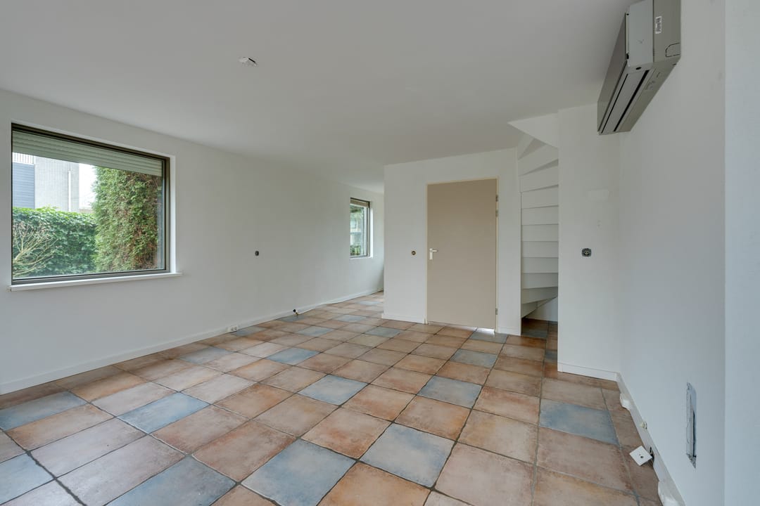 Corner Home with Sunny Garden, Rooftop Terrace and Plenty of Space — 22