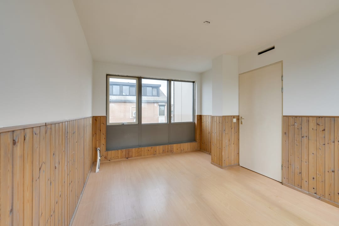 Corner Home with Sunny Garden, Rooftop Terrace and Plenty of Space — 43