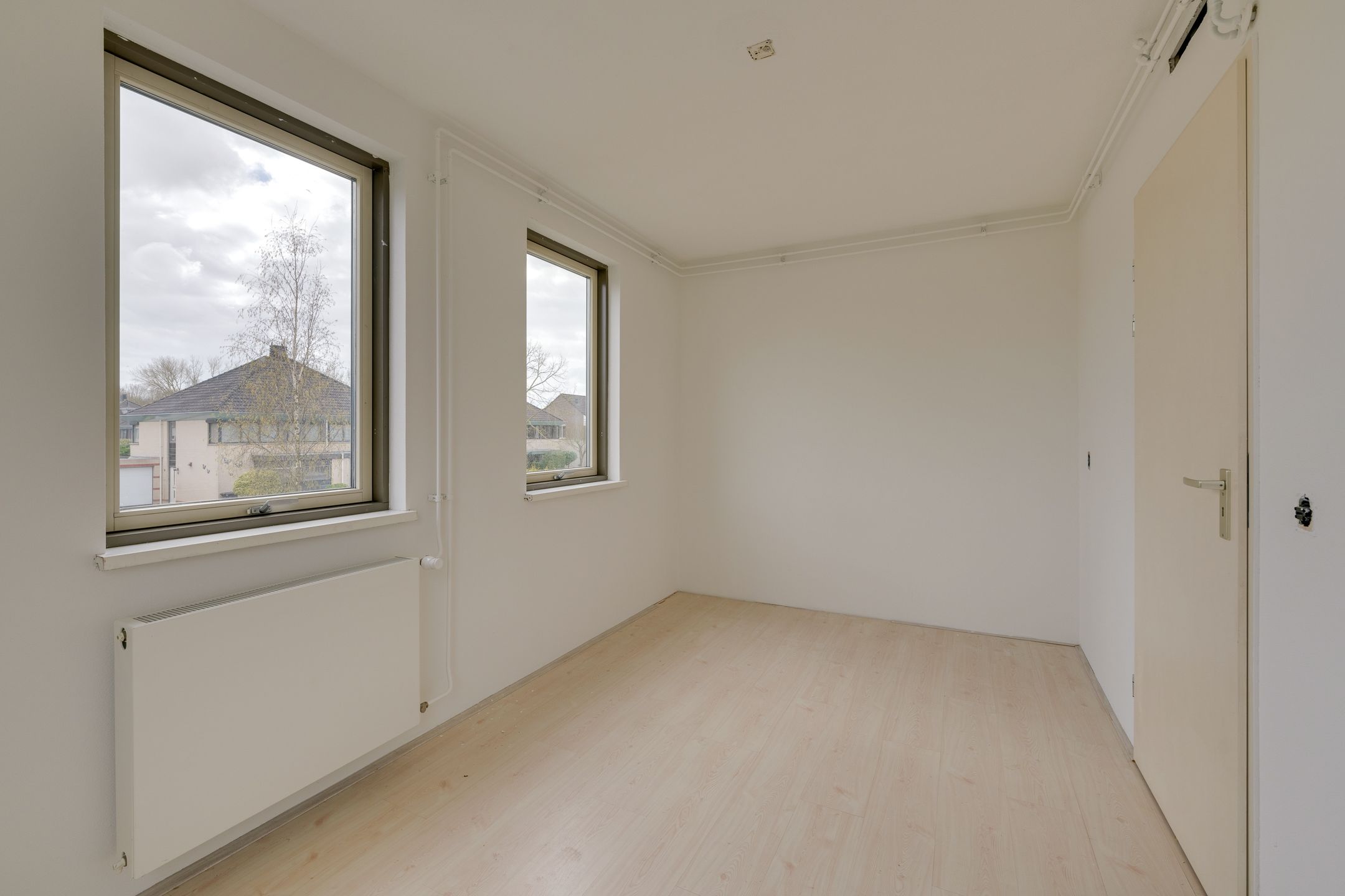 Corner Home with Sunny Garden, Rooftop Terrace and Plenty of Space — 48