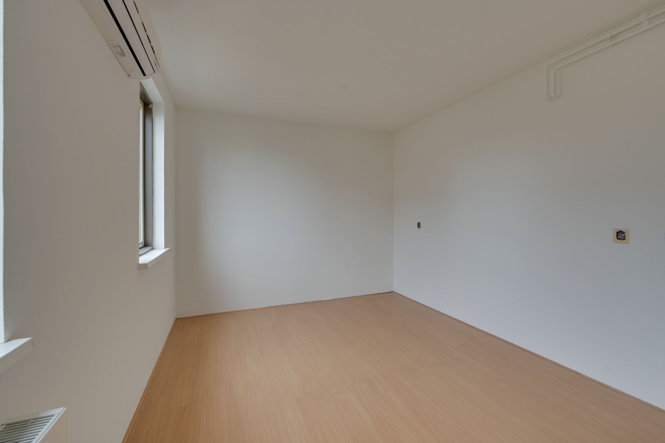 Corner Home with Sunny Garden, Rooftop Terrace and Plenty of Space — 45