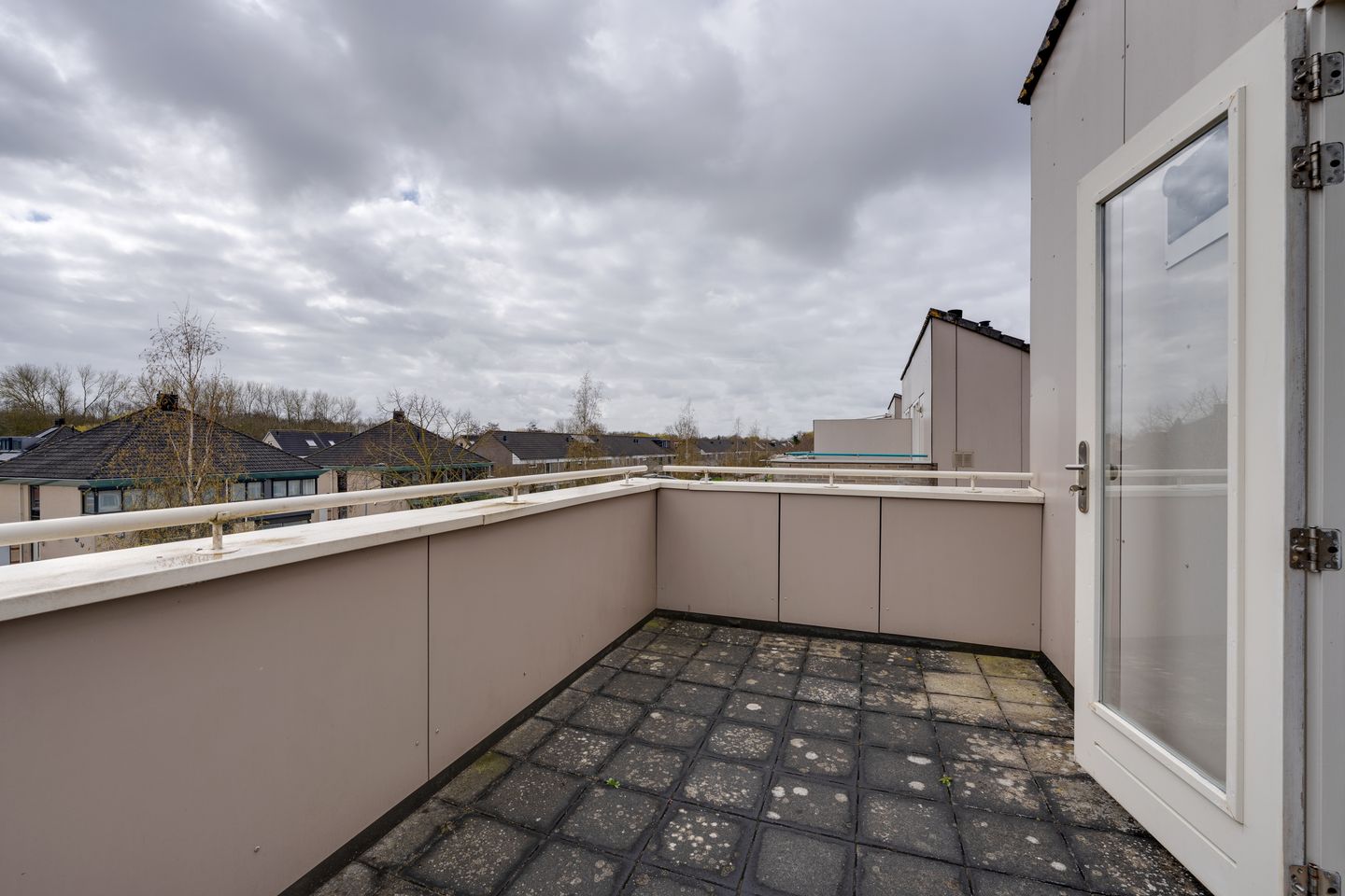 Corner Home with Sunny Garden, Rooftop Terrace and Plenty of Space — 55