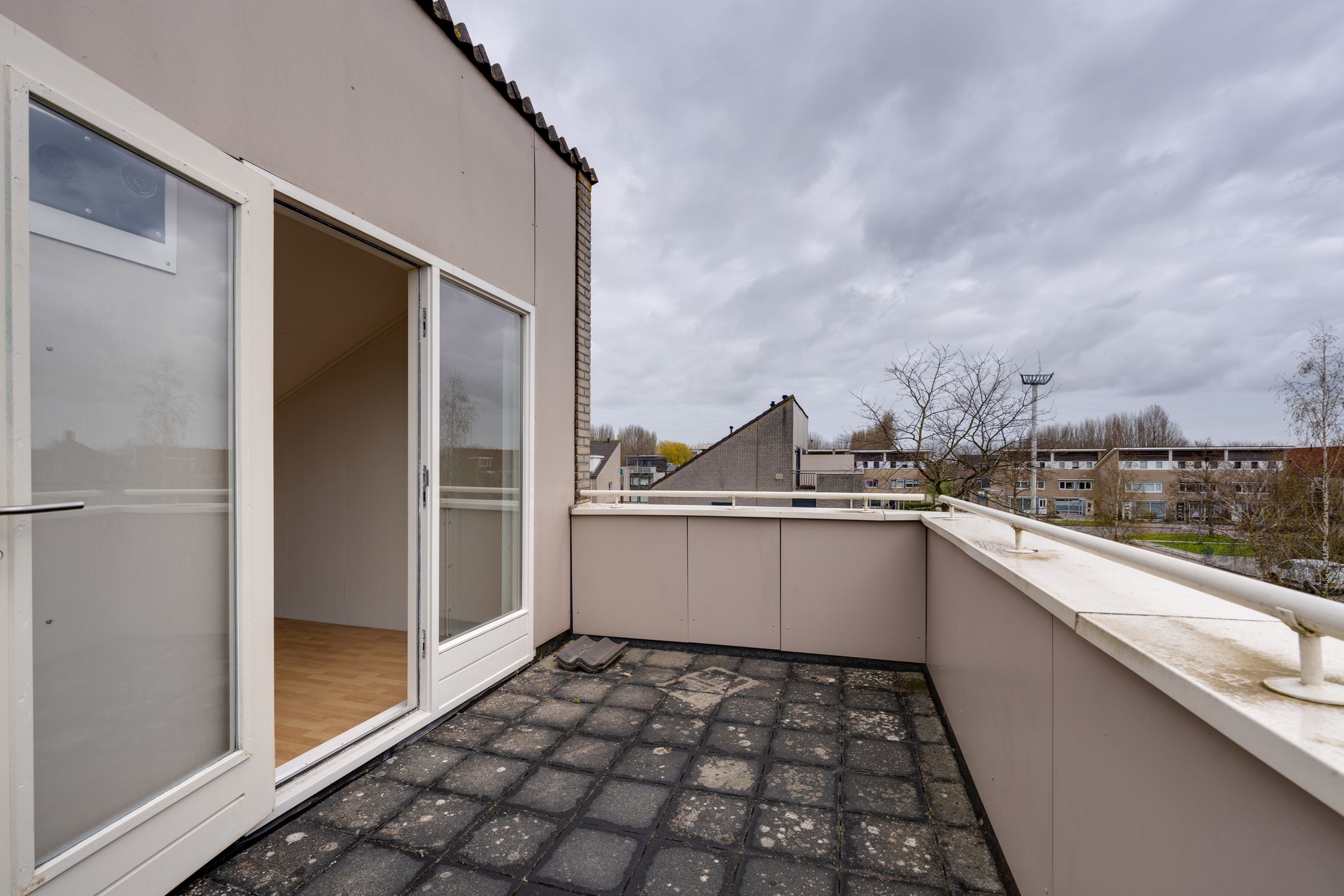 Corner Home with Sunny Garden, Rooftop Terrace and Plenty of Space — 57