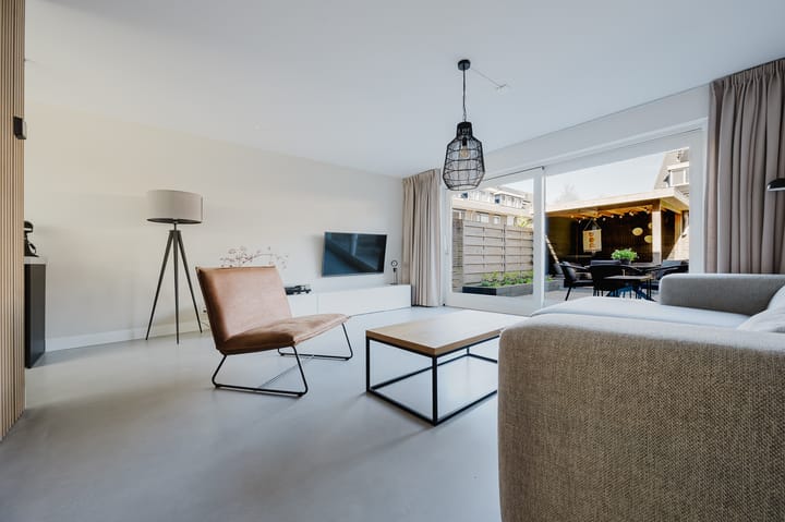 Foto 2 van Jan van Almondestraat 80