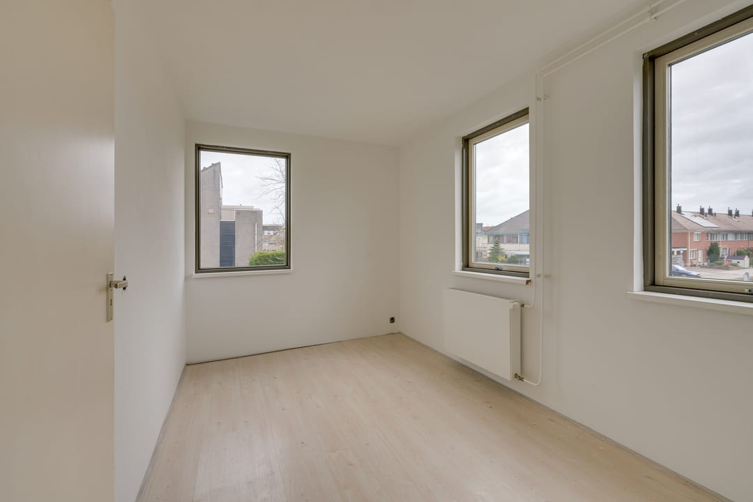 Corner Home with Sunny Garden, Rooftop Terrace and Plenty of Space — 47