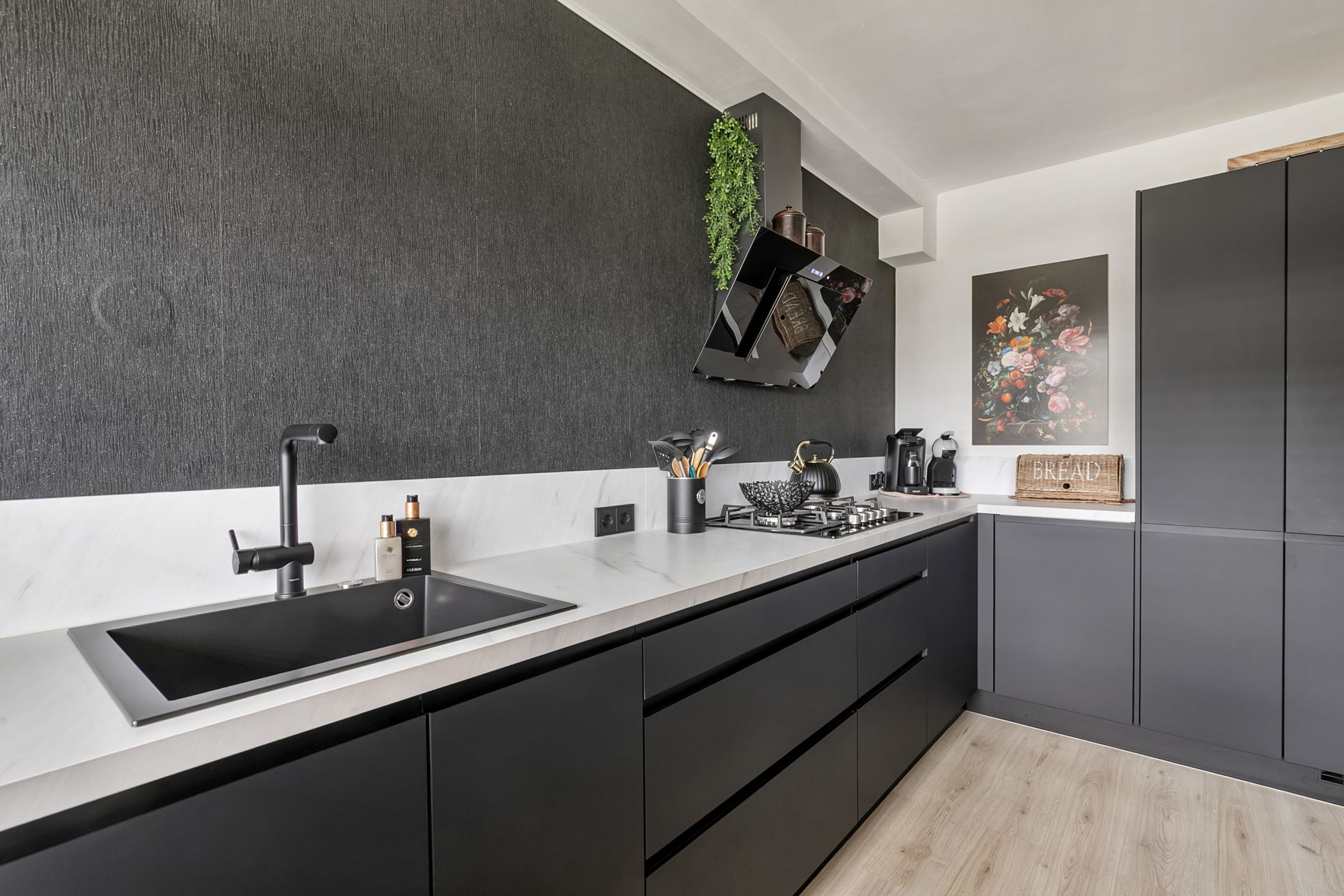Renovated corner apartment with balcony in Presikhaaf — 12