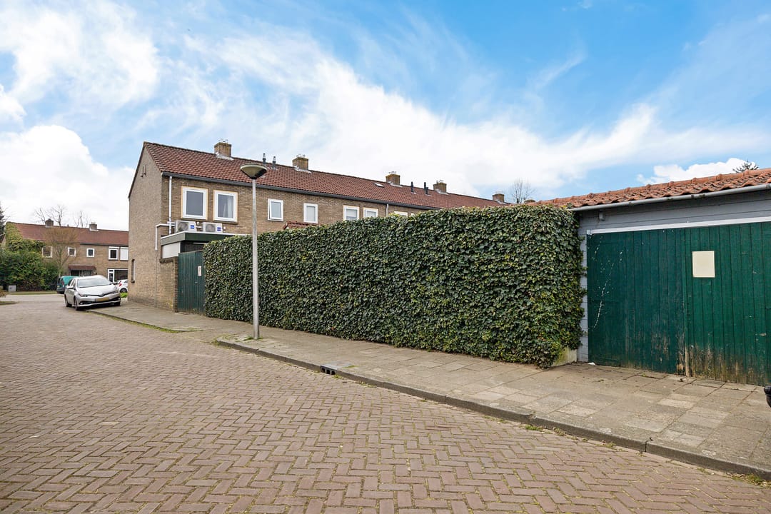 Instapklare eindwoning met garage en werkruimte in Tuindorp Zuid — 7