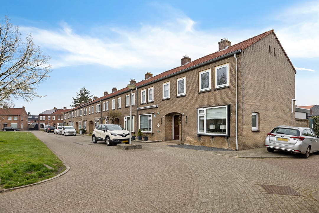 Instapklare eindwoning met garage en werkruimte in Tuindorp Zuid — 8
