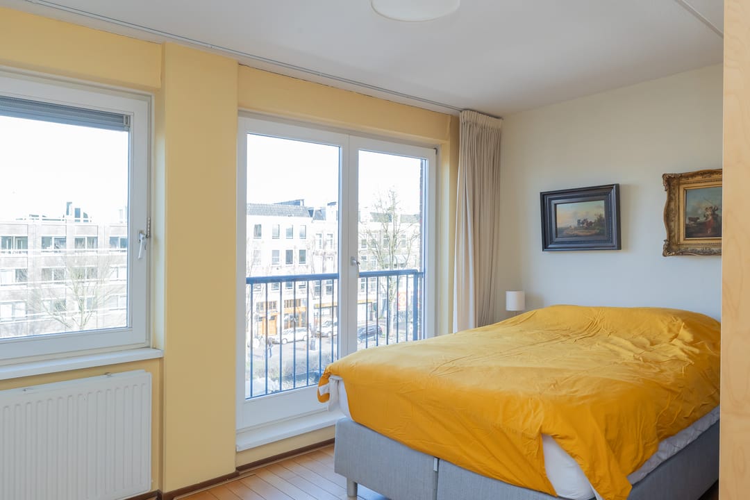 Spacious corner apartment with water views and south-facing balcony in Amsterdam West — 16
