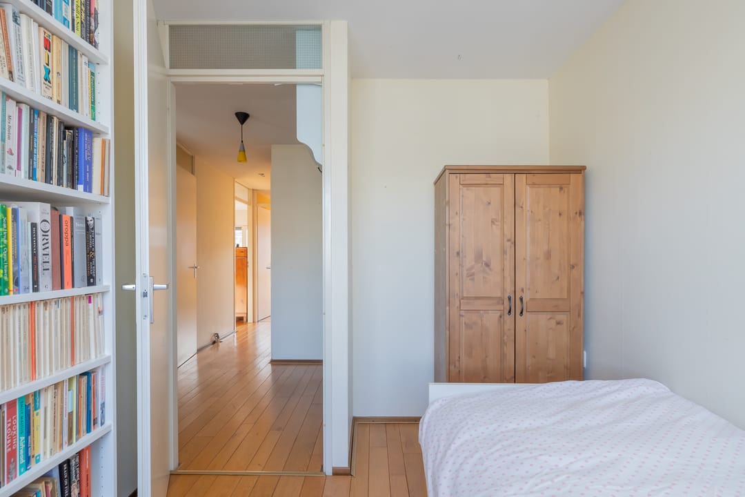 Spacious corner apartment with water views and south-facing balcony in Amsterdam West — 23