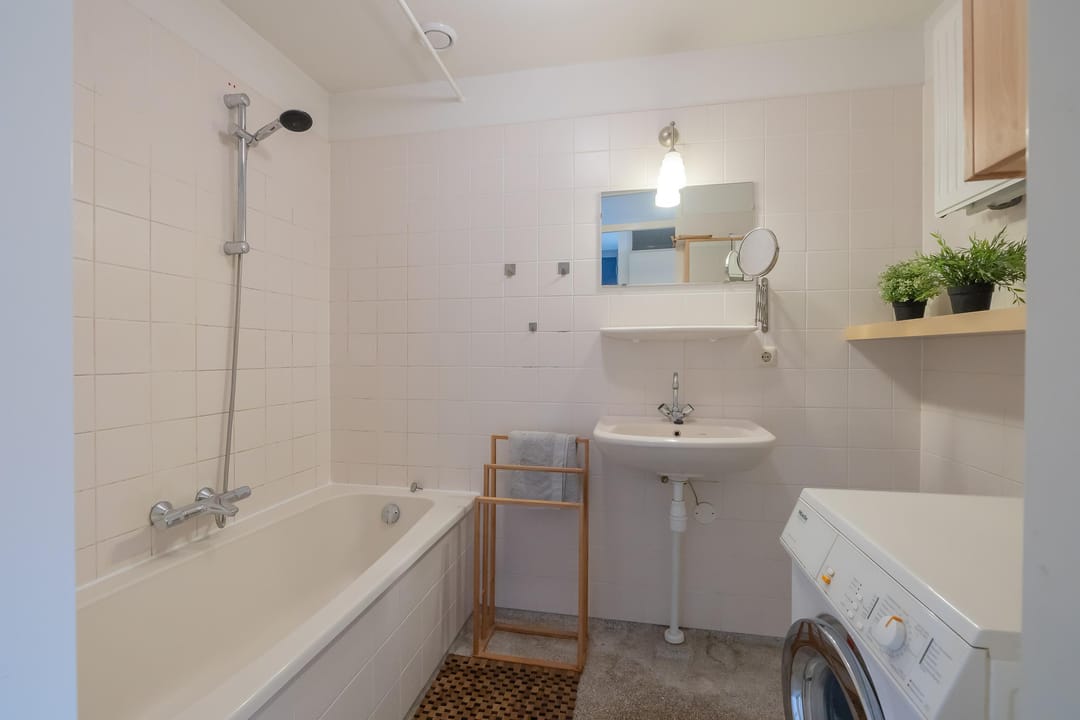 Spacious corner apartment with water views and south-facing balcony in Amsterdam West — 26