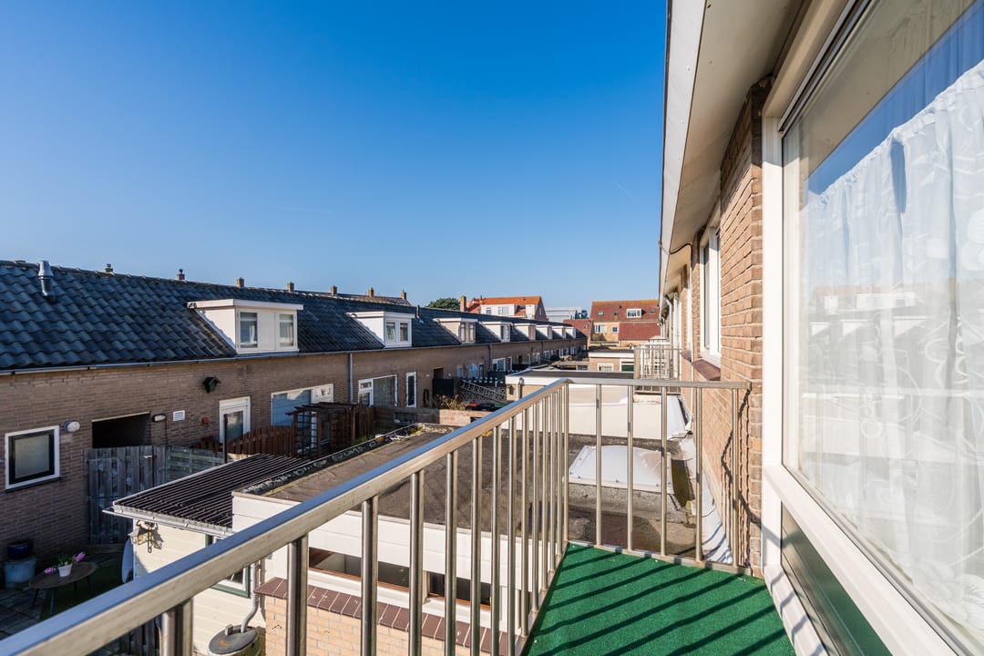 End house with summer house near the beach in Egmond aan Zee — 23